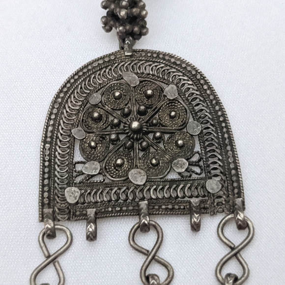 *SOLD* Antique Ladakhi Bedouin filigree amulet pendant ball & bar link necklace - Picture 5 of 10